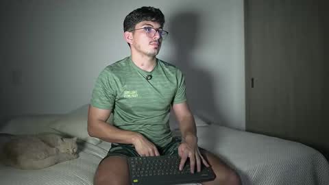 Snapshot of simoon_01 chatting on March 2026 02:02:01 AM SIMOON online show from March 2026 02:02:01 AM