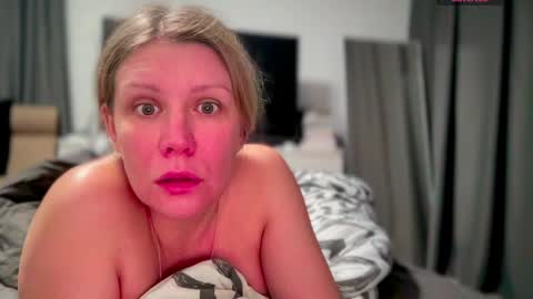 Snapshot of simply_sasha chatting on April 2026 09:39:01 AM A present for me online show from April 2026 09:39:01 AM