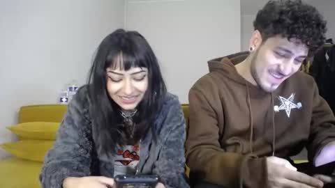 Snapshot of simur_sahso chatting on November 2025 05:06:01 PM Sofi wed. - sat. 11am - 11 pm and Santi with Sofi sun.. - tue. 11 am - 5 pm europe online show from November 2025 05:06:01 PM