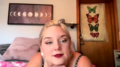 Snapshot of singlesexymom chatting on December 2024 09:50:01 PM singlesexymom online show from December 2024 09:50:01 PM