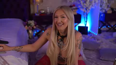 Snapshot of sinners_muse chatting on October 2025 08:11:02 AM Sinners Muse online show from October 2025 08:11:02 AM