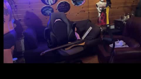 Snapshot of siphonophorslaysstrings chatting on May 2026 07:03:01 AM Unbridledfuckingcrazy online show from May 2026 07:03:01 AM