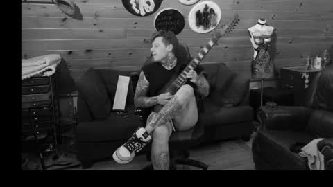 Snapshot of siphonophorstrings chatting on November 2025 02:22:01 AM Dustbunnyfoofoo online show from November 2025 02:22:01 AM