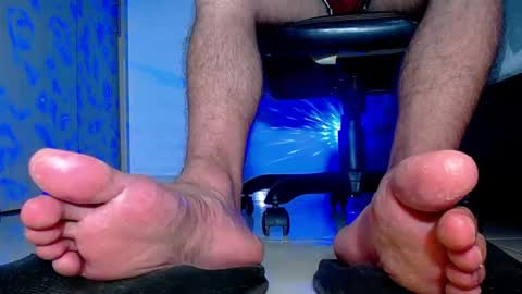 only foot                         worshipers here online show from September 2025 01:06:02 AM