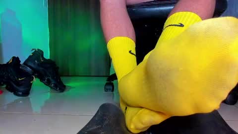 Snapshot of sir_kev66 chatting on April 2026 04:46:02 AM only foot worshipers here online show from April 2026 04:46:02 AM