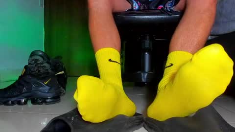 Snapshot of sir_kev66 chatting on April 2026 05:11:01 AM only foot worshipers here online show from April 2026 05:11:01 AM