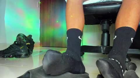 Snapshot of sir_kev66 chatting on May 2026 04:28:01 AM only foot worshipers here online show from May 2026 04:28:01 AM