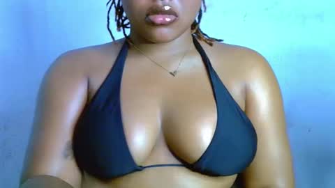 Siren XOXO online show from November 2025 08:00:01 PM