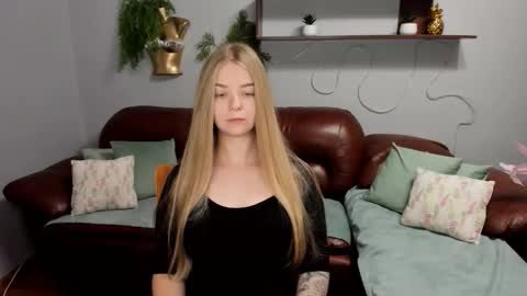 Snapshot of sirenabloom chatting on September 2025 05:29:01 AM SirenaBloom online show from September 2025 05:29:01 AM