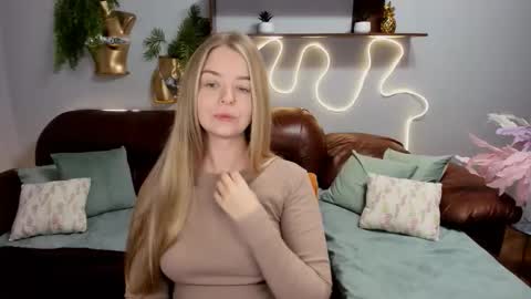 Snapshot of sirenabloom chatting on September 2025 04:23:02 AM SirenaBloom online show from September 2025 04:23:02 AM