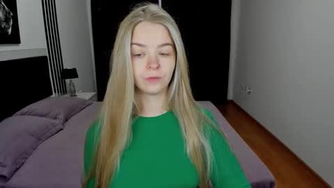 Snapshot of sirenabloom chatting on October 2025 09:26:01 AM SirenaBloom online show from October 2025 09:26:01 AM