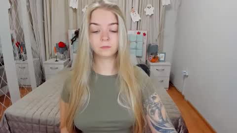 Snapshot of sirenabloom chatting on October 2025 05:30:01 AM SirenaBloom online show from October 2025 05:30:01 AM