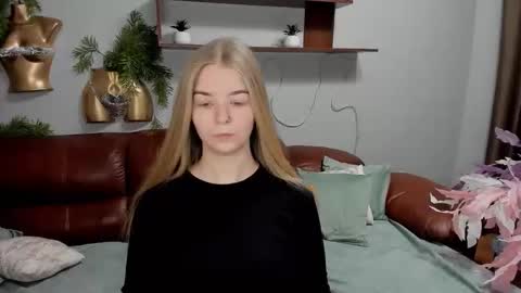 Snapshot of sirenabloom chatting on November 2025 04:45:02 AM SirenaBloom online show from November 2025 04:45:02 AM