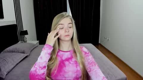 SirenaBloom online show from November 2025 09:36:01 AM