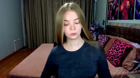SirenaBloom online show from May 2026 04:28:02 AM