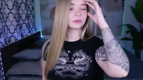 SirenaBloom online show from May 2026 05:24:01 AM