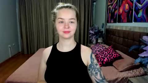 SirenaBloom online show from May 2026 04:18:01 AM