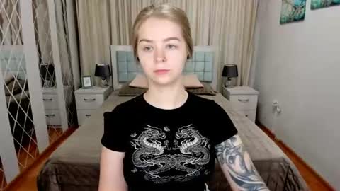 SirenaBloom online show from June 2026 04:33:02 AM