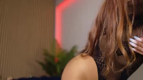 Dee online show from November 2025 08:44:01 PM