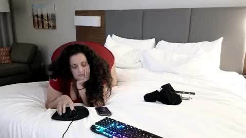 sismarie83 online show from May 2026 01:56:01 AM