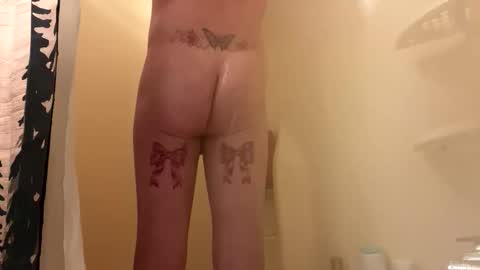 Sissy Krissie online show from November 2025 05:00:01 PM