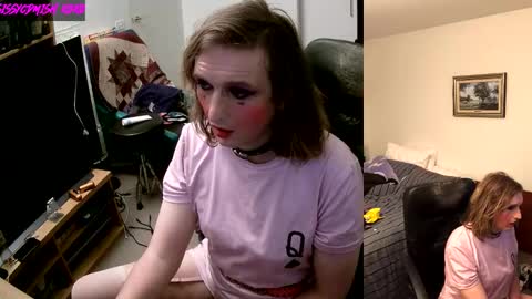 Snapshot of sissycdmish chatting on September 2025 03:56:01 PM SissyCDMish online show from September 2025 03:56:01 PM