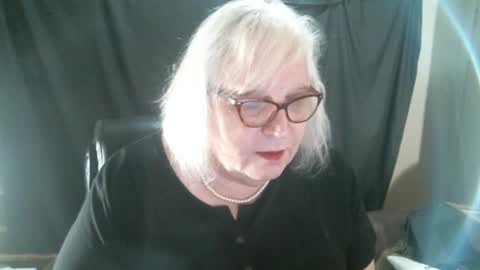 Snapshot of sissydianetx chatting on December 2024 12:45:02 AM Sissy Diane online show from December 2024 12:45:02 AM