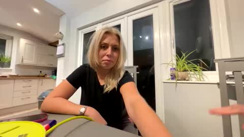Doubleg online show from October 2025 01:00:02 AM