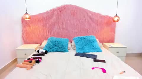 skarletruiz online show from September 2025 05:12:01 AM