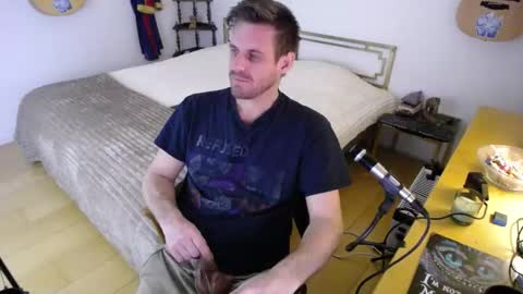 Snapshot of skatejocke chatting on December 2025 11:21:02 PM skatejocke online show from December 2025 11:21:02 PM