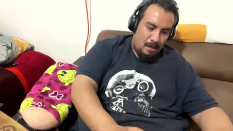 Snapshot of skinhell chatting on December 2024 04:34:02 AM Elias online show from December 2024 04:34:02 AM