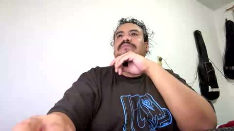 Snapshot of skinhell chatting on December 2025 12:08:01 AM Elias online show from December 2025 12:08:01 AM