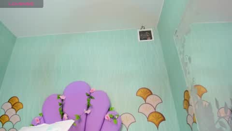 Snapshot of skinny_linda chatting on January 2025 04:17:02 PM online show from January 2025 04:17:02 PM