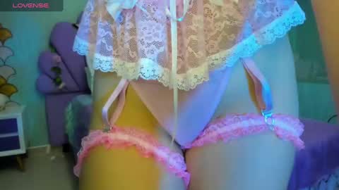Snapshot of skinny_linda chatting on January 2025 10:19:01 AM online show from January 2025 10:19:01 AM