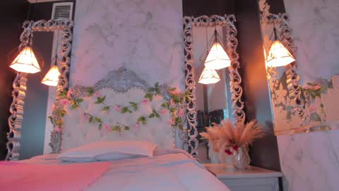Snapshot of skinny_linda chatting on February 2025 01:11:02 PM online show from February 2025 01:11:02 PM