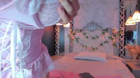 Snapshot of skinny_linda chatting on February 2025 05:51:02 PM online show from February 2025 05:51:02 PM