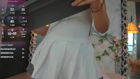 Snapshot of skinny_linda chatting on February 2025 04:14:02 PM online show from February 2025 04:14:02 PM