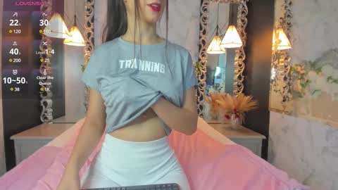Snapshot of skinny_linda chatting on February 2025 10:12:02 AM online show from February 2025 10:12:02 AM