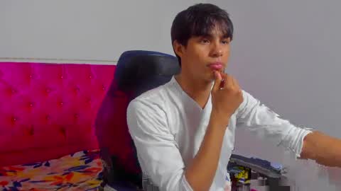 sam online show from May 2026 05:01:02 AM