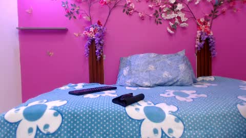 Snapshot of skinnybarbie022 chatting on April 2026 01:04:01 AM barbi online show from April 2026 01:04:01 AM