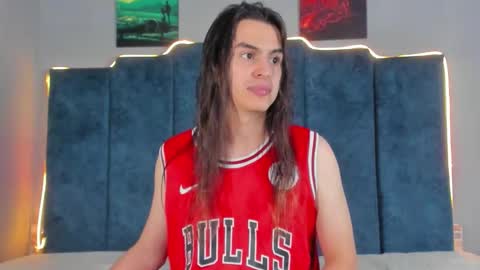 Santiago online show from October 2025 10:10:01 PM