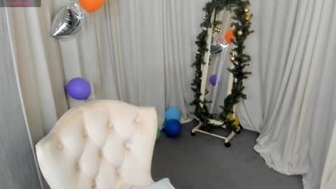 Snapshot of skye_shy chatting on January 2025 02:02:02 PM Skye online show from January 2025 02:02:02 PM