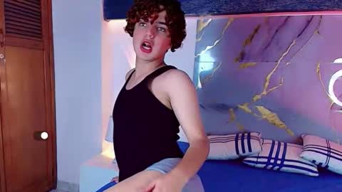 Angel online show from November 2025 08:30:01 PM