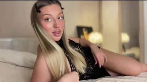 Snapshot of skyffi chatting on December 2025 08:14:01 PM GARRY AND SOPHIA online show from December 2025 08:14:01 PM