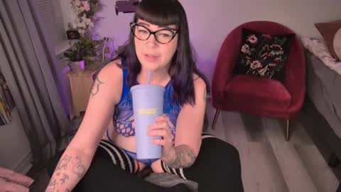 Snapshot of skylar_bird chatting on December 2024 01:28:01 AM skylar bird online show from December 2024 01:28:01 AM