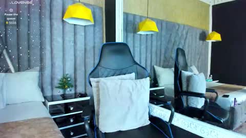 skylerbloom online show from December 2025 03:02:02 AM