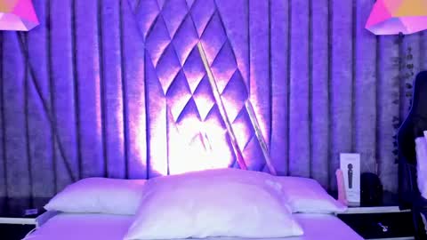skylerbloom online show from May 2026 09:00:01 PM