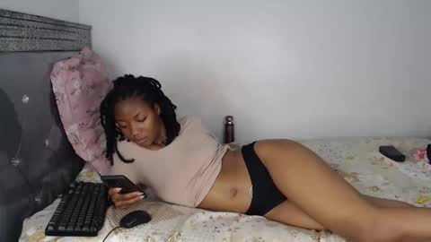 Snapshot of skyqueen0 chatting on October 2025 05:47:03 PM skyqueen0 online show from October 2025 05:47:03 PM