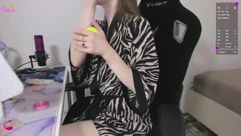 Snapshot of skyqueeni chatting on April 2026 07:24:02 AM Nastya online show from April 2026 07:24:02 AM