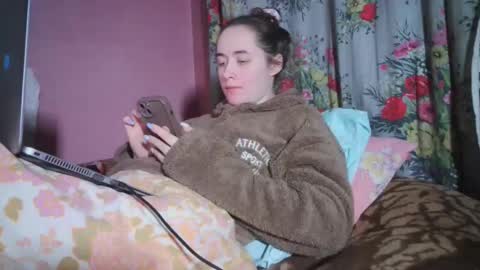Snapshot of skyressie333 chatting on December 2024 07:00:01 PM skyressie333 online show from December 2024 07:00:01 PM